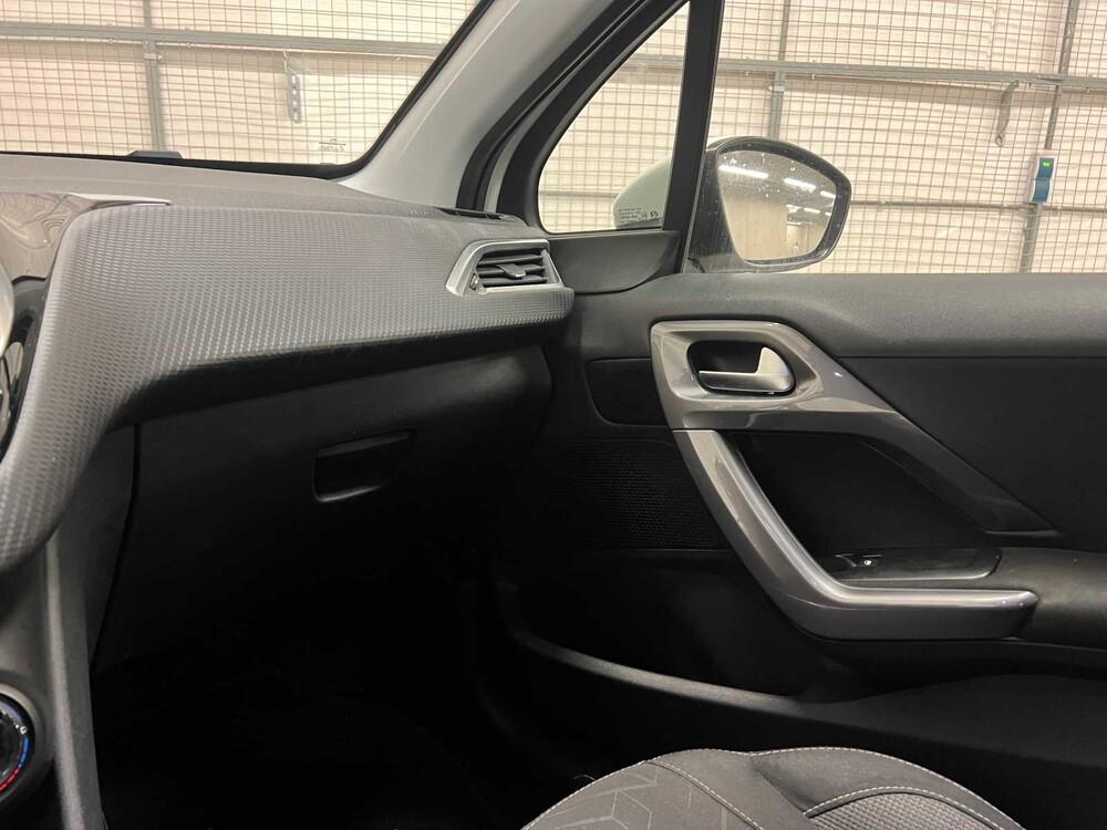 Peugeot 2008 1.2 PureTech Blue Lion 110hp 2008 (Original-NL), ST-038-R