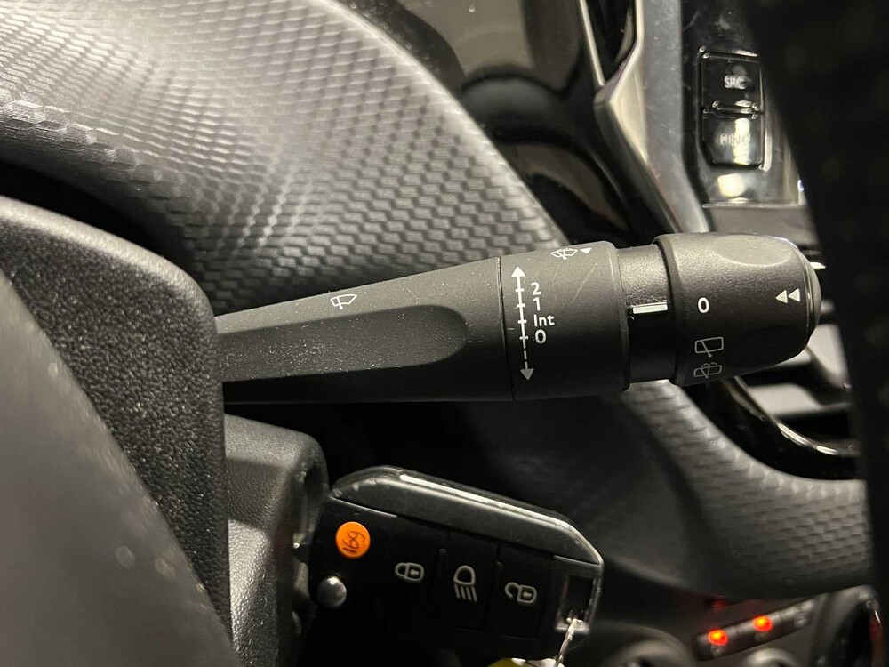 Peugeot 2008 1.2 PureTech Blue Lion 110hp 2008 (Original-NL), ST-038-R