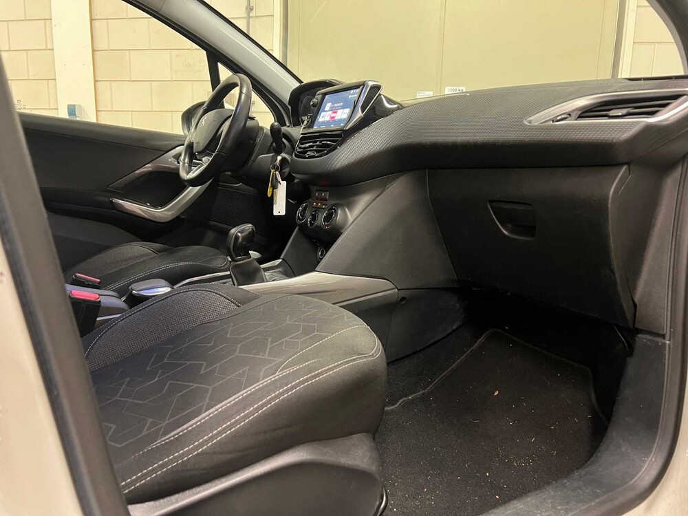 Peugeot 2008 1.2 PureTech Blue Lion 110hp 2008 (Original-NL), ST-038-R