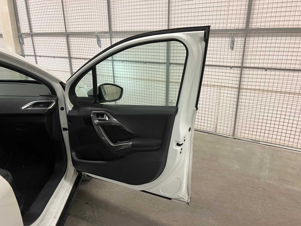 Peugeot 2008 1.2 PureTech Blue Lion 110hp 2008 (Original-NL), ST-038-R