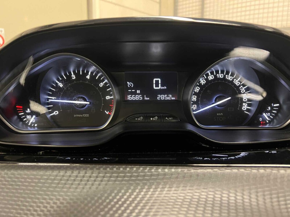 Peugeot 2008 1.2 PureTech Blue Lion 110hp 2008 (Original-NL), ST-038-R