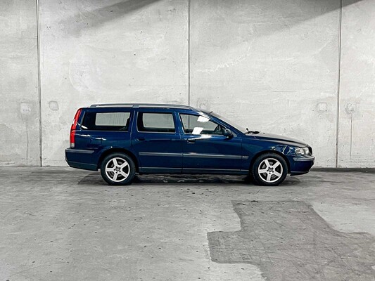 Volvo V70 2.4 Comfort Line 170hp 2003 (Original-NL), 51-LL-DD