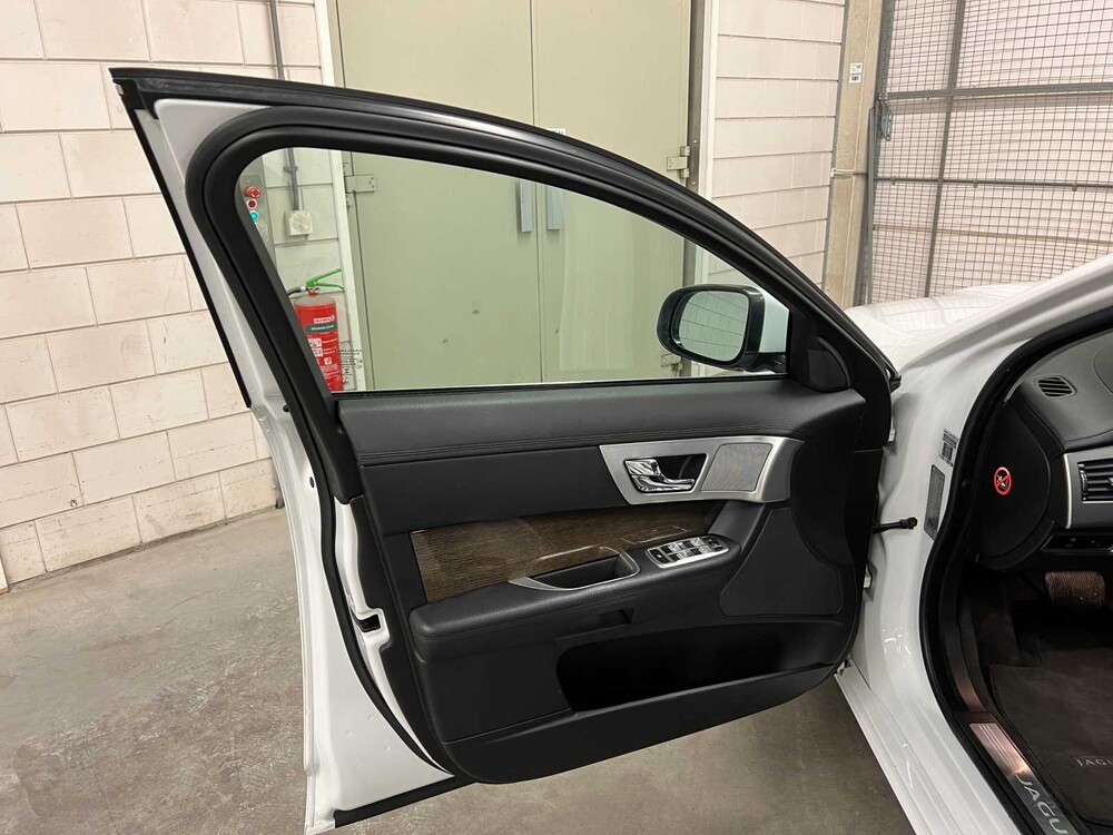 Jaguar XF Sportbrake 2.2D 163PS 2014 (Original-NL), 9-XFH-27