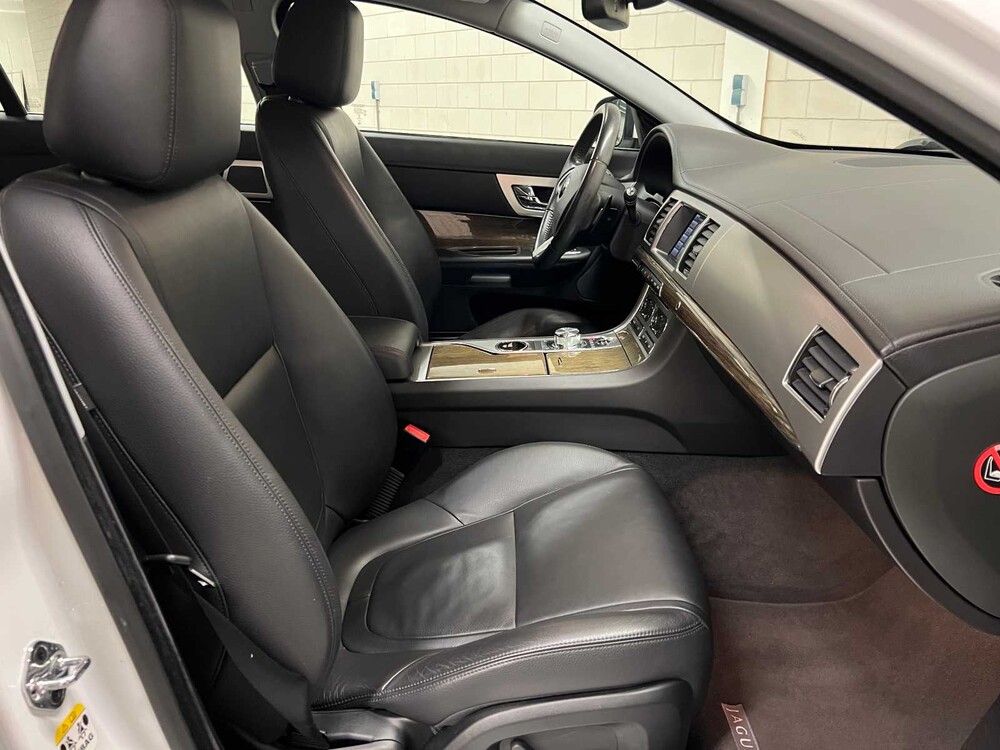 Jaguar XF Sportbrake 2.2D 163PS 2014 (Original-NL), 9-XFH-27