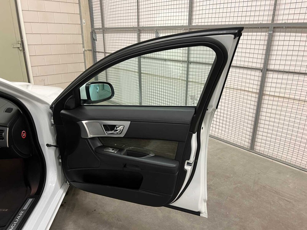 Jaguar XF Sportbrake 2.2D 163PS 2014 (Original-NL), 9-XFH-27