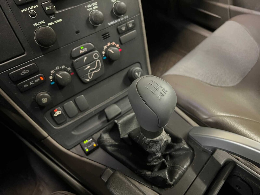 Volvo V70 Cross Country 2.4 T Comfort Line 200pk 2001 (Origineel-NL), 49-HF-RN