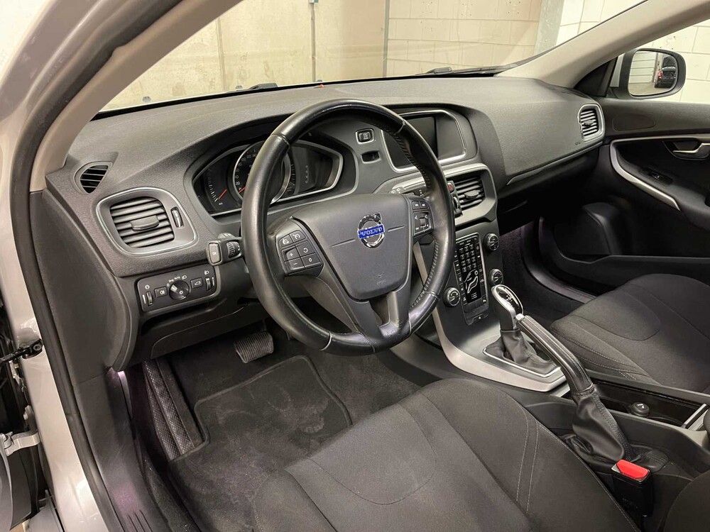 Volvo V40 1.6 D2 Momentum Automaat 114pk 2014, HG-513-L