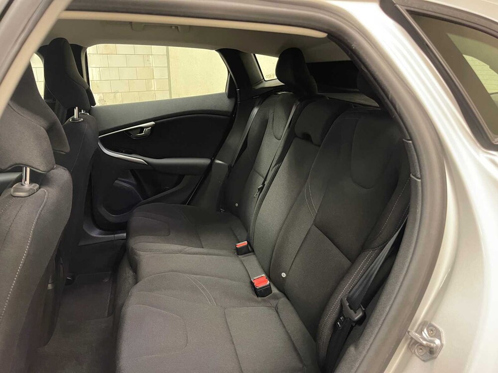 Volvo V40 1.6 D2 Momentum Automaat 114pk 2014, HG-513-L