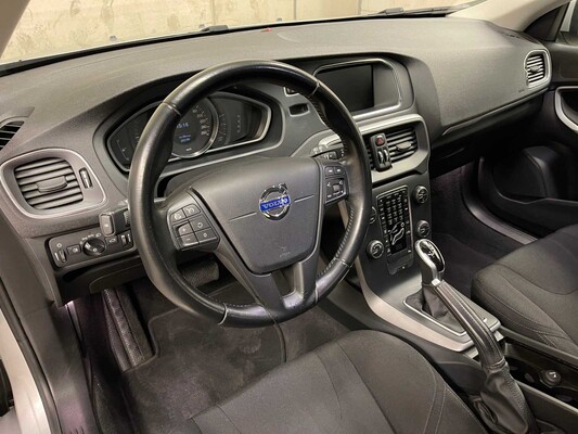 Volvo V40 1.6 D2 Momentum Automatic 114hp 2014, HG-513-L