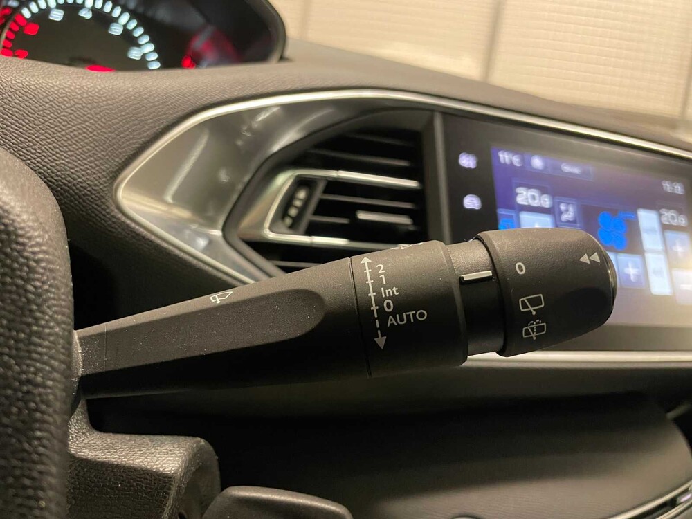 Peugeot 308 1.2 PureTech Style 131pk (Origineel-NL + 1e Eigenaar), JD-244-K