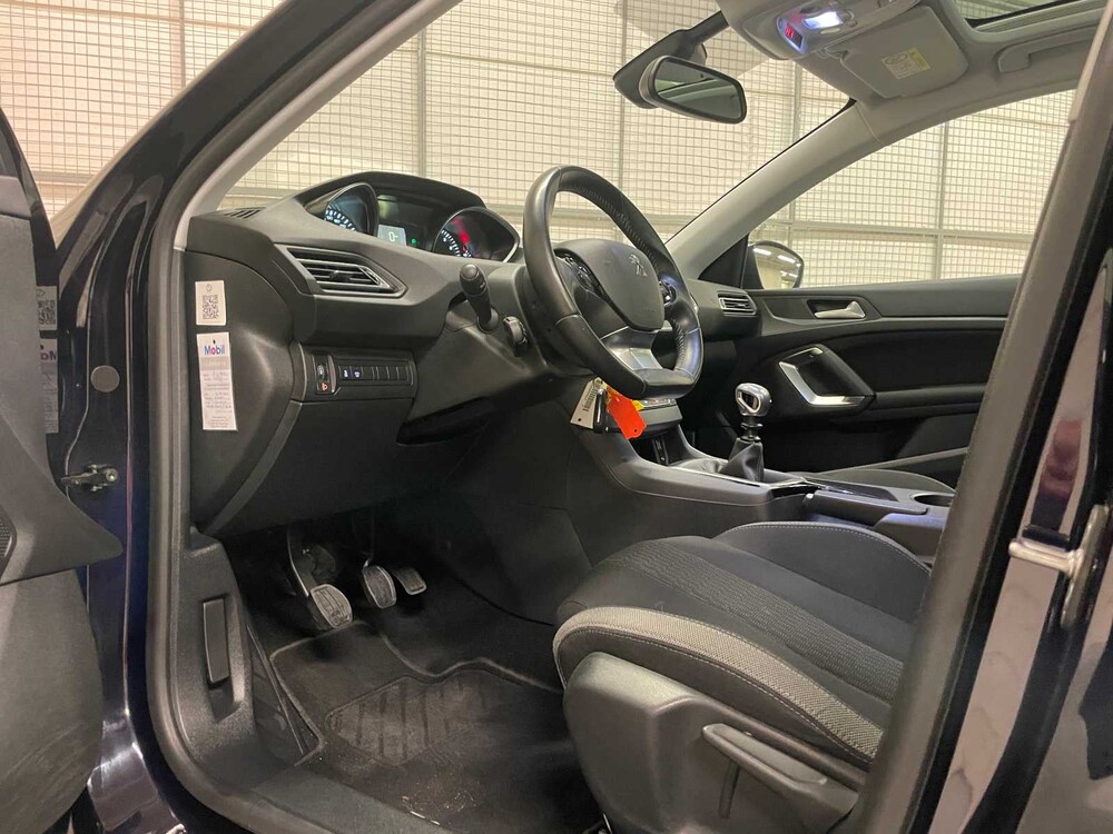 Peugeot 308 1.2 PureTech Style 131pk (Origineel-NL + 1e Eigenaar), JD-244-K