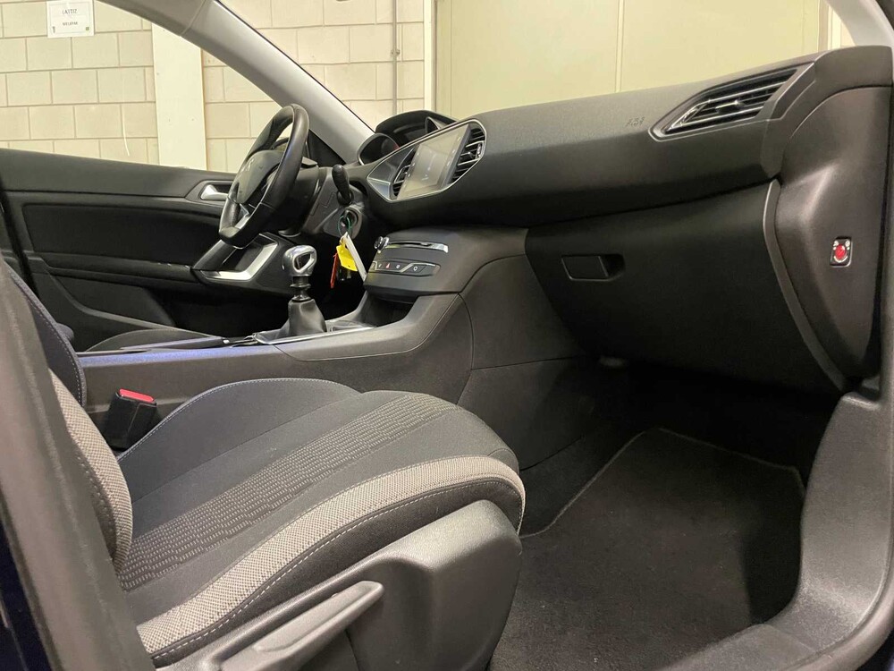 Peugeot 308 1.2 PureTech Style 131pk (Origineel-NL + 1e Eigenaar), JD-244-K