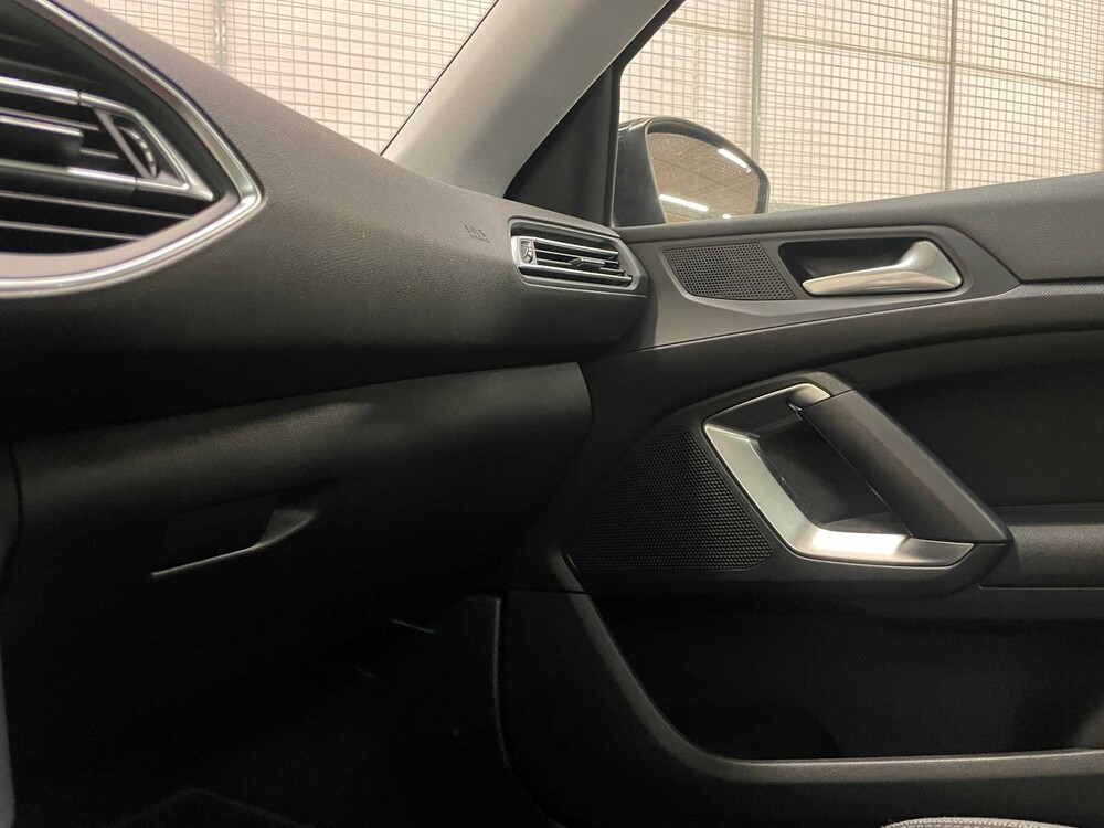 Peugeot 308 1.2 PureTech Style 131pk (Origineel-NL + 1e Eigenaar), JD-244-K