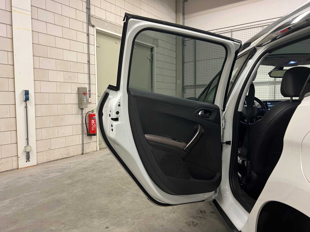 Peugeot 2008 1.6 VTi Féline 120hp 2013 (Original-NL), 2-KNK-36