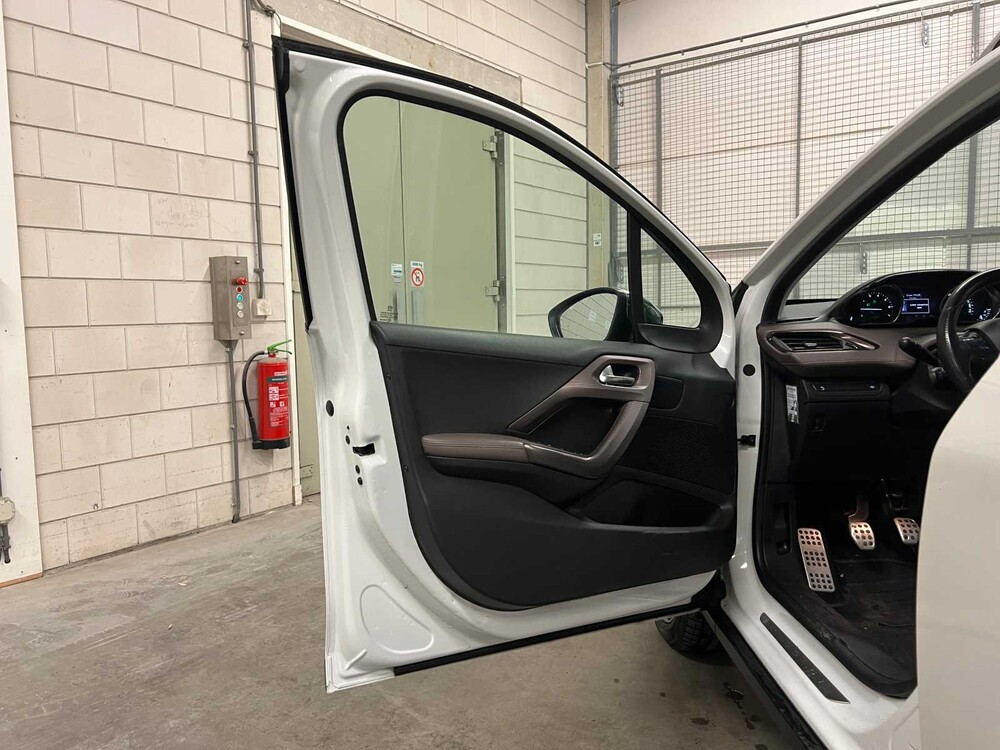 Peugeot 2008 1.6 VTi Féline 120hp 2013 (Original-NL), 2-KNK-36