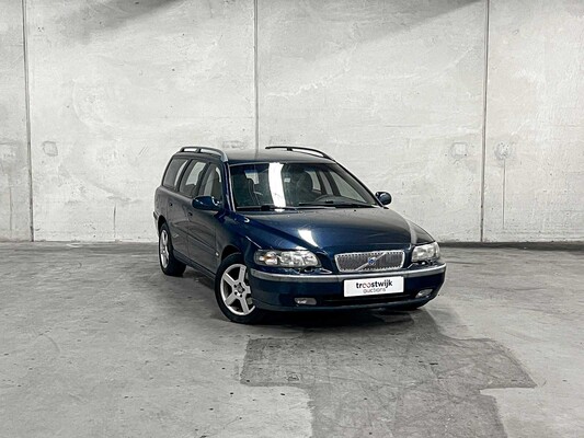 Volvo V70 2.4 Comfort Line 170PS 2003 (Original-NL), 51-LL-DD