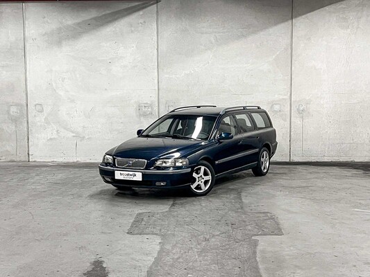 Volvo V70 2.4 Comfort Line 170PS 2003 (Original-NL), 51-LL-DD