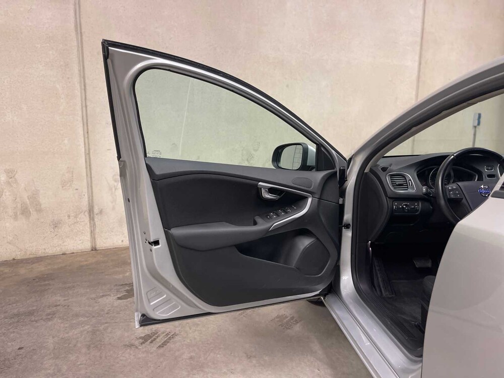 Volvo V40 1.6 D2 Momentum Automatic 114hp 2014, HG-513-L