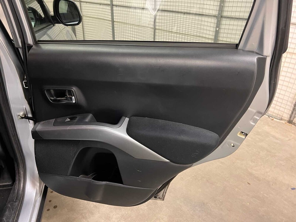 Mitsubishi Outlander 2.4 Intense+ Special Edition 170pk 2010 (Origineel-NL), 93-KNH-4