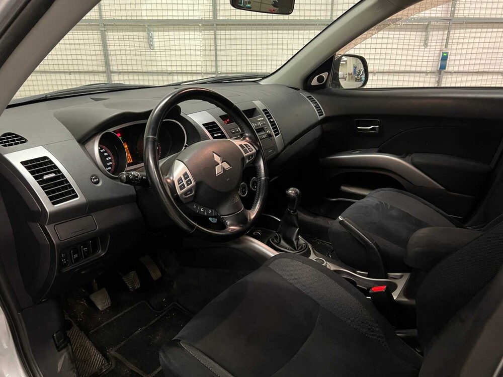 Mitsubishi Outlander 2.4 Intense+ Special Edition 170pk 2010 (Origineel-NL), 93-KNH-4