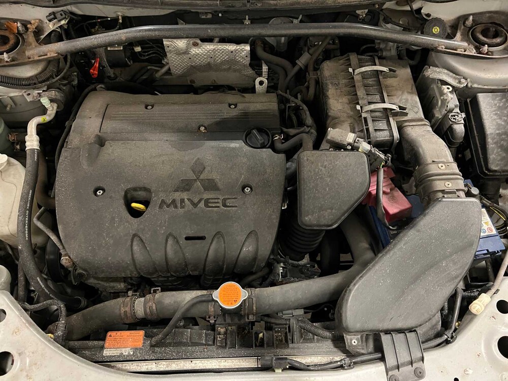 Mitsubishi Outlander 2.4 Intense+ Special Edition 170pk 2010 (Origineel-NL), 93-KNH-4