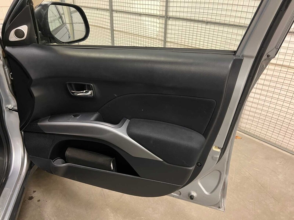 Mitsubishi Outlander 2.4 Intense+ Special Edition 170pk 2010 (Origineel-NL), 93-KNH-4