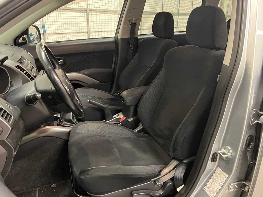 Mitsubishi Outlander 2.4 Intense+ Special Edition 170pk 2010 (Origineel-NL), 93-KNH-4