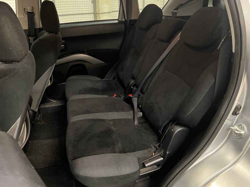 Mitsubishi Outlander 2.4 Intense+ Special Edition 170pk 2010 (Origineel-NL), 93-KNH-4