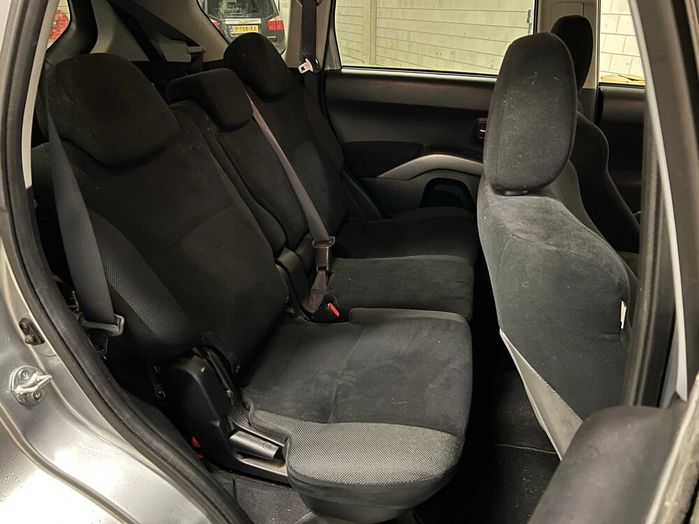 Mitsubishi Outlander 2.4 Intense+ Special Edition 170pk 2010 (Origineel-NL), 93-KNH-4