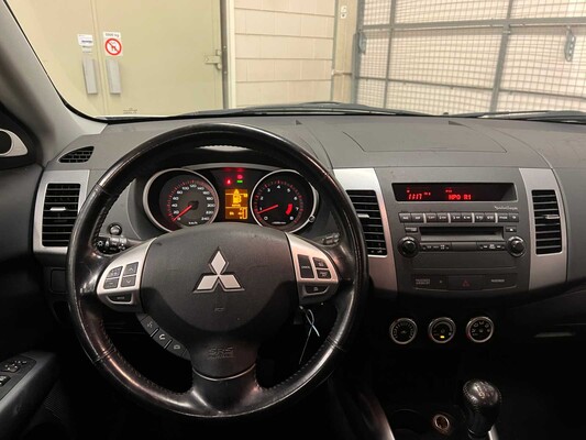 Mitsubishi Outlander 2.4 Intense+ Special Edition 170hp 2010 (Original-NL), 93-KNH-4