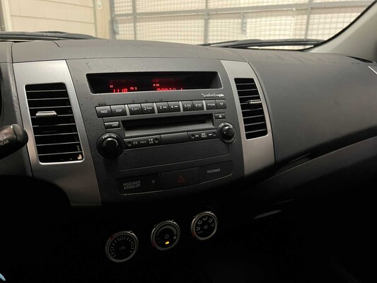 Mitsubishi Outlander 2.4 Intense+ Special Edition 170hp 2010 (Original-NL), 93-KNH-4