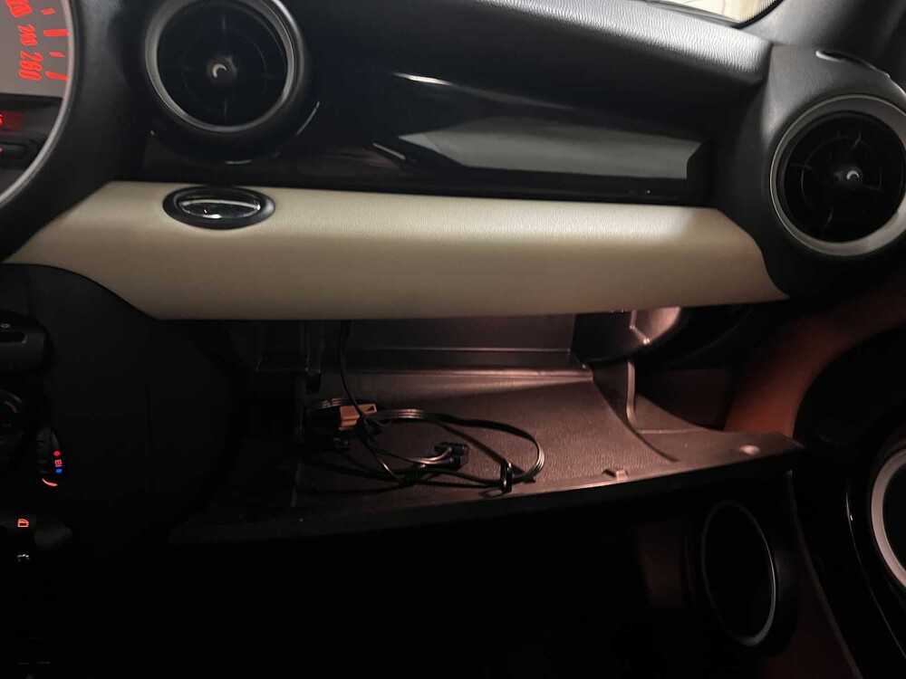 Mini Clubman Cooper 1.6 Business Line 122pk 2010, 65-NLJ-3