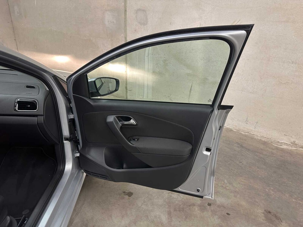 Volkswagen Polo 1.4-16V Highline 86pk 2009 (Origineel-NL), 48-JTJ-5