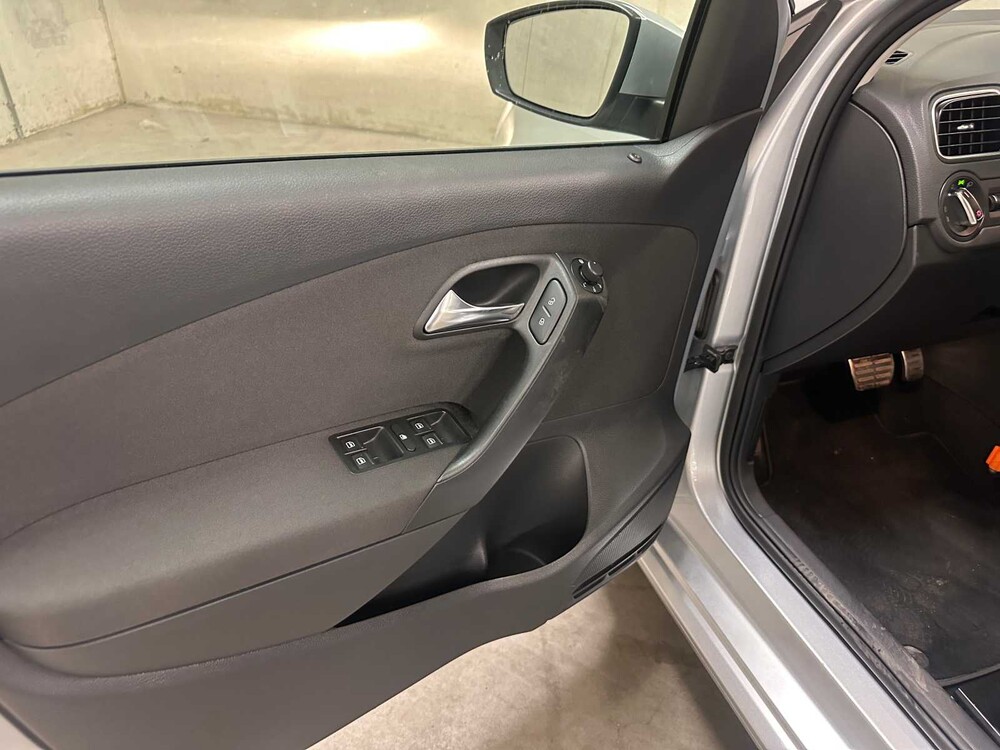 Volkswagen Polo 1.4-16V Highline 86pk 2009 (Origineel-NL), 48-JTJ-5