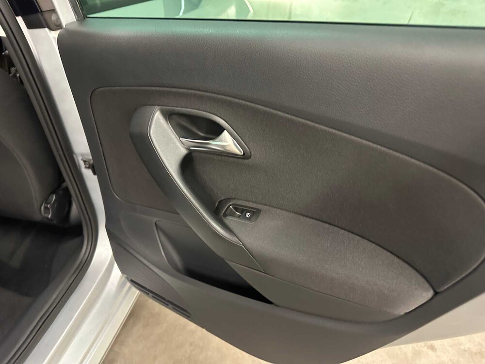 Volkswagen Polo 1.4-16V Highline 86pk 2009 (Origineel-NL), 48-JTJ-5