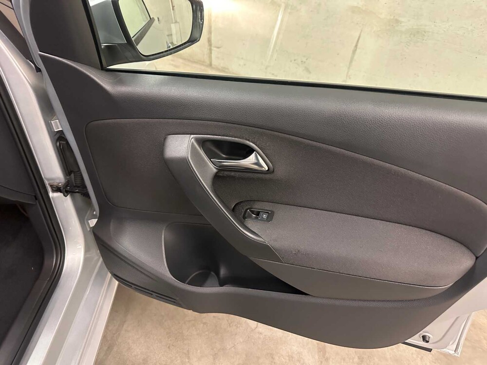 Volkswagen Polo 1.4-16V Highline 86pk 2009 (Origineel-NL), 48-JTJ-5