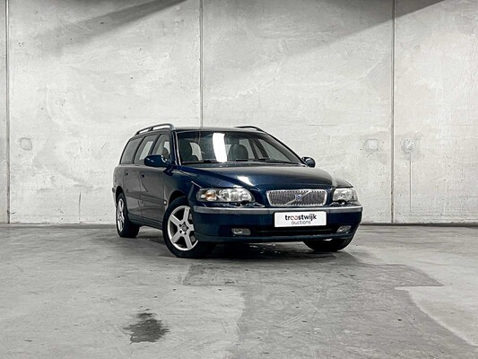 Volvo V70 2.4 Comfort Line 170hp 2003 (Original-NL), 51-LL-DD