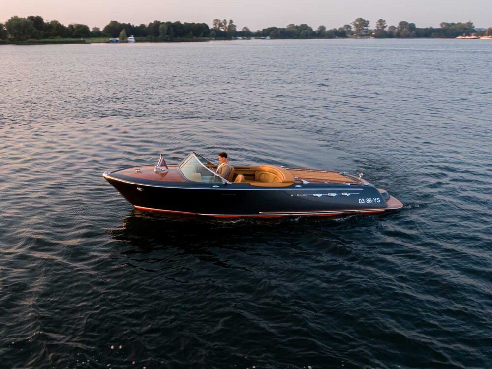 Pegiva 750 Steyr 250PS Sportboot Schnellboot (RIVA, Boesch Form) 2011