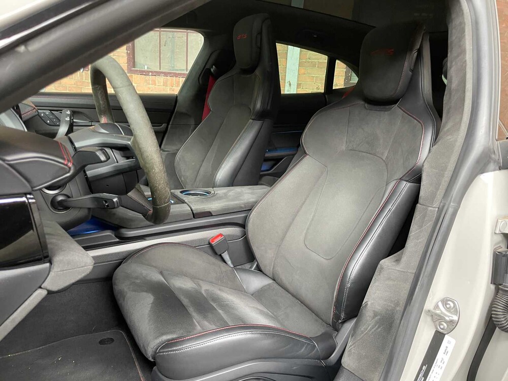 Porsche Taycan Sport Turismo GTS 93 kWh Sport-Chrono Sport-Design 600hp 2022 (Original-NL + 1st owner) -Carbon-, P-009-LP