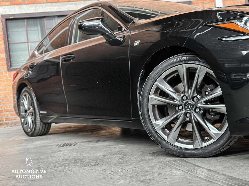 Lexus ES 300h F Sport Line 178hp 2019, ZN-650-B