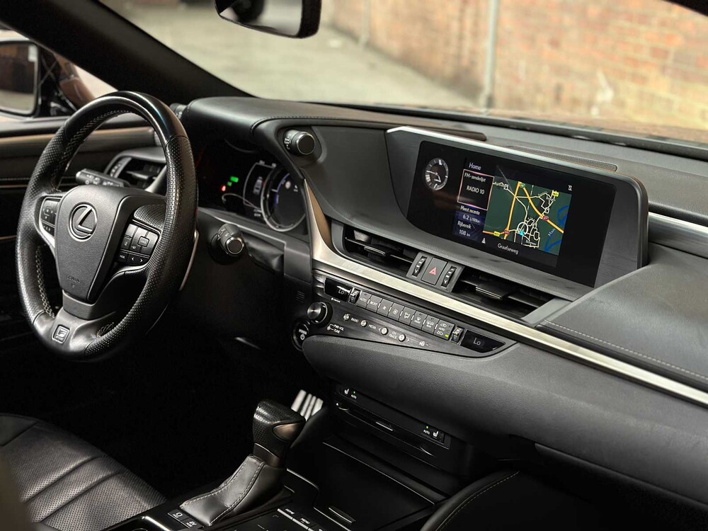 Lexus ES 300h F Sport Line 178hp 2019, ZN-650-B