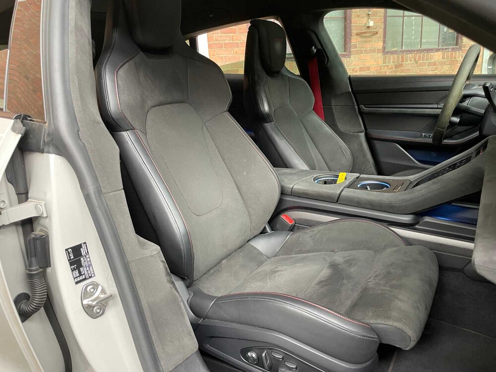 Porsche Taycan Sport Turismo GTS 93 kWh Sport-Chrono Sport-Design 600pk 2022 (Origineel-NL + 1e Eigenaar) -Carbon-, P-009-LP