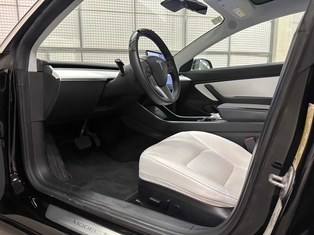 Tesla Model 3 Standard RWD Plus 60 kWh 238pk 2019 (Origineel-NL + 1e Eigenaar), G-679-GD