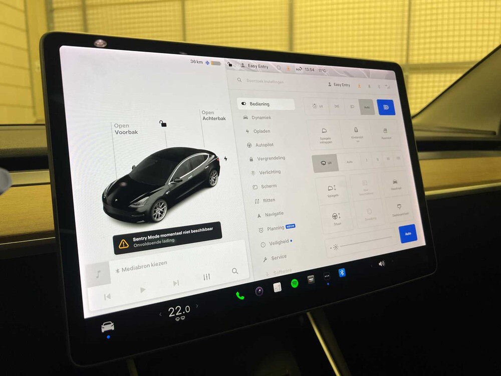 Tesla Model 3 Standard RWD Plus 60 kWh 238pk 2019 (Origineel-NL + 1e Eigenaar), G-638-LV