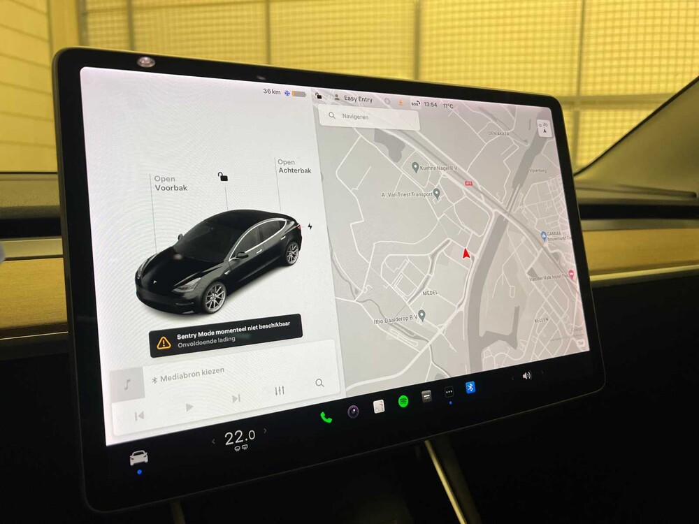 Tesla Model 3 Standard RWD Plus 60 kWh 238pk 2019 (Origineel-NL + 1e Eigenaar), G-638-LV