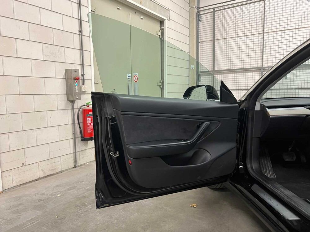 Tesla Model 3 Standard RWD Plus 60 kWh 238pk 2019 (Origineel-NL + 1e Eigenaar), G-638-LV
