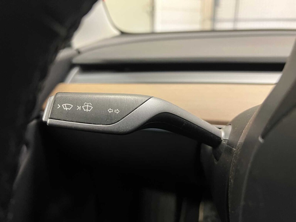 Tesla Model 3 Standard RWD Plus 60 kWh 238pk 2019 (Origineel-NL + 1e Eigenaar), G-638-LV