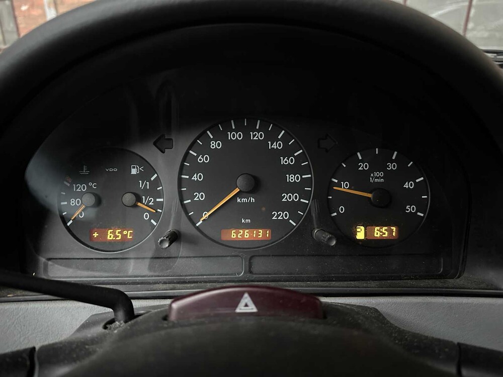 Mercedes-Benz M-Klasse 270 CDI 163PS 2001 (Original-NL), 95-HF-SV