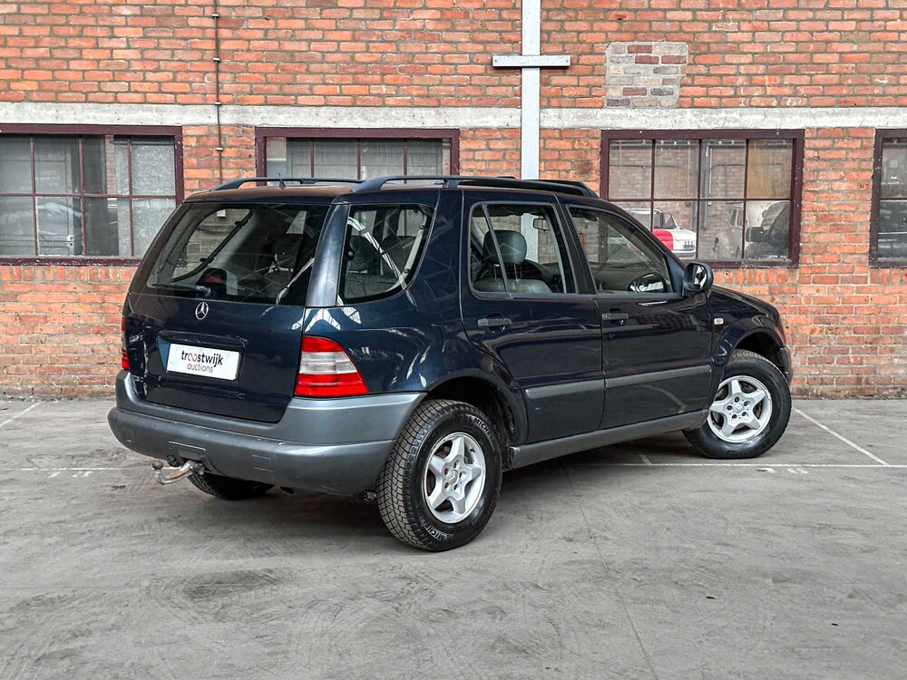 Mercedes-Benz M-Klasse 270 CDI 163PS 2001 (Original-NL), 95-HF-SV