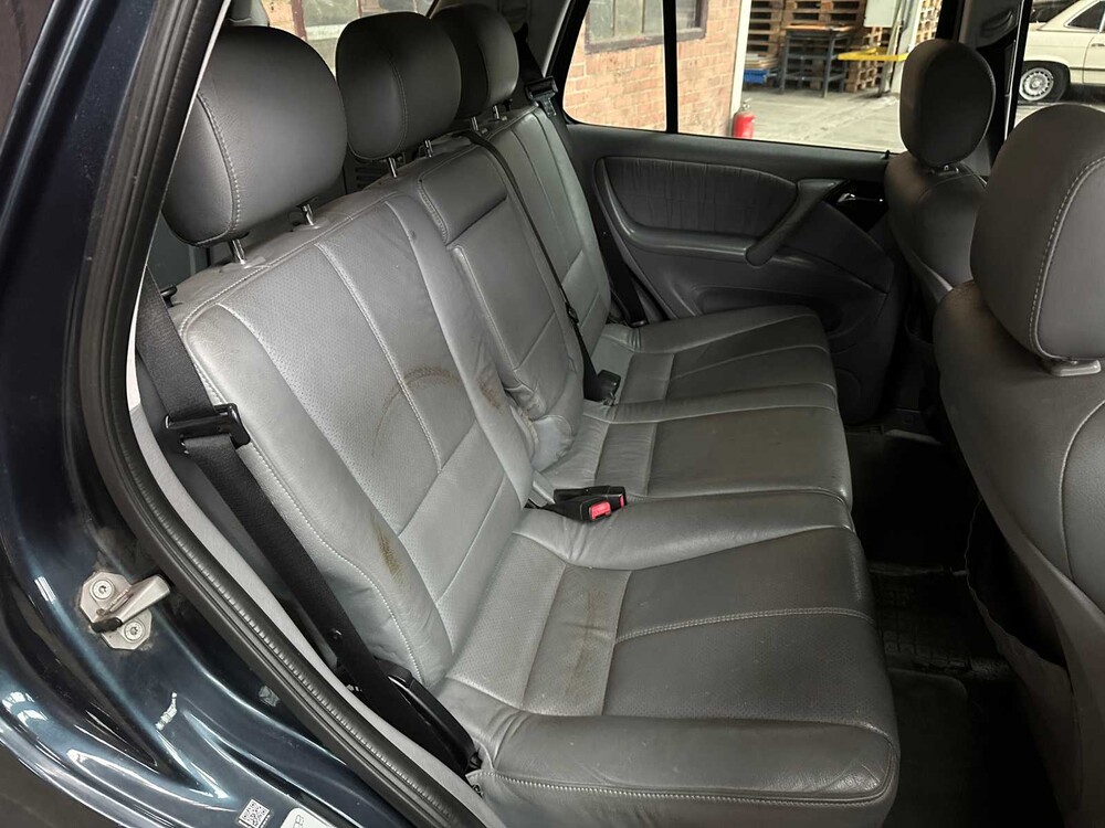 Mercedes-Benz M-Klasse 270 CDI 163PS 2001 (Original-NL), 95-HF-SV